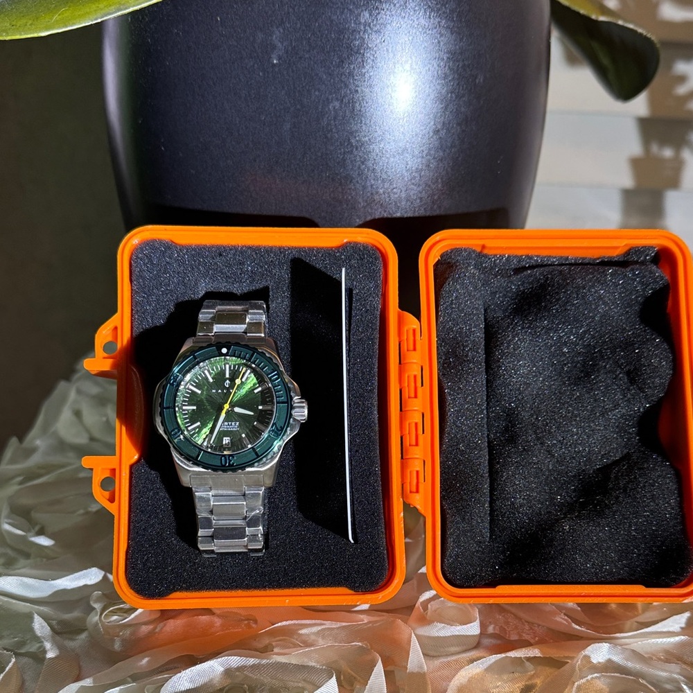 Green Dial Silver Band Watch